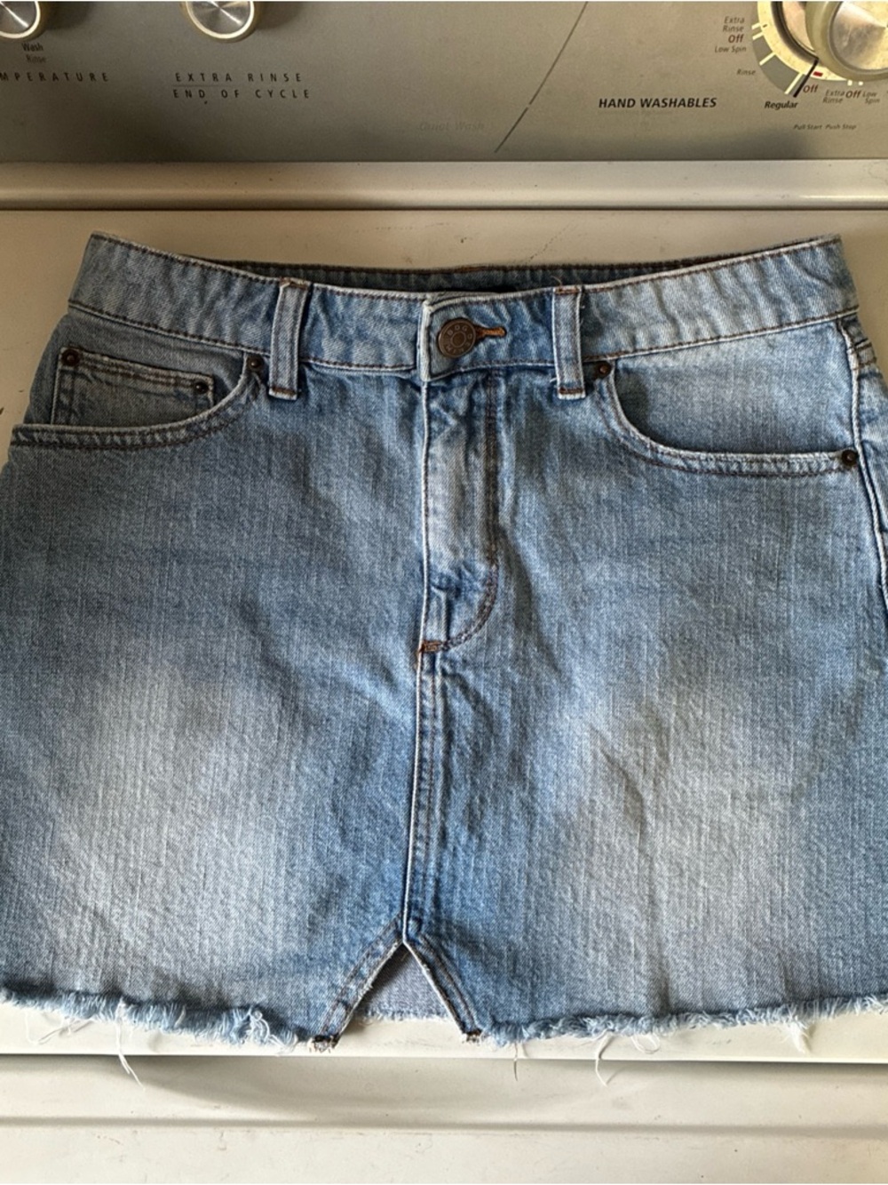 BDG -Distressed Light Denim Mini Skirt Frayed Size Medium 31" X 15" L Zipper EUC